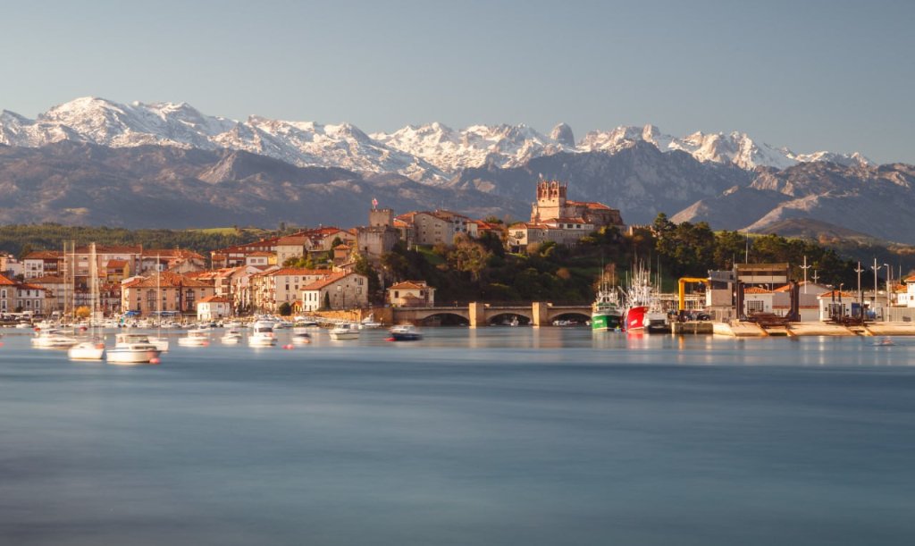 San Vicente de la Barquera with Picos de Europa
